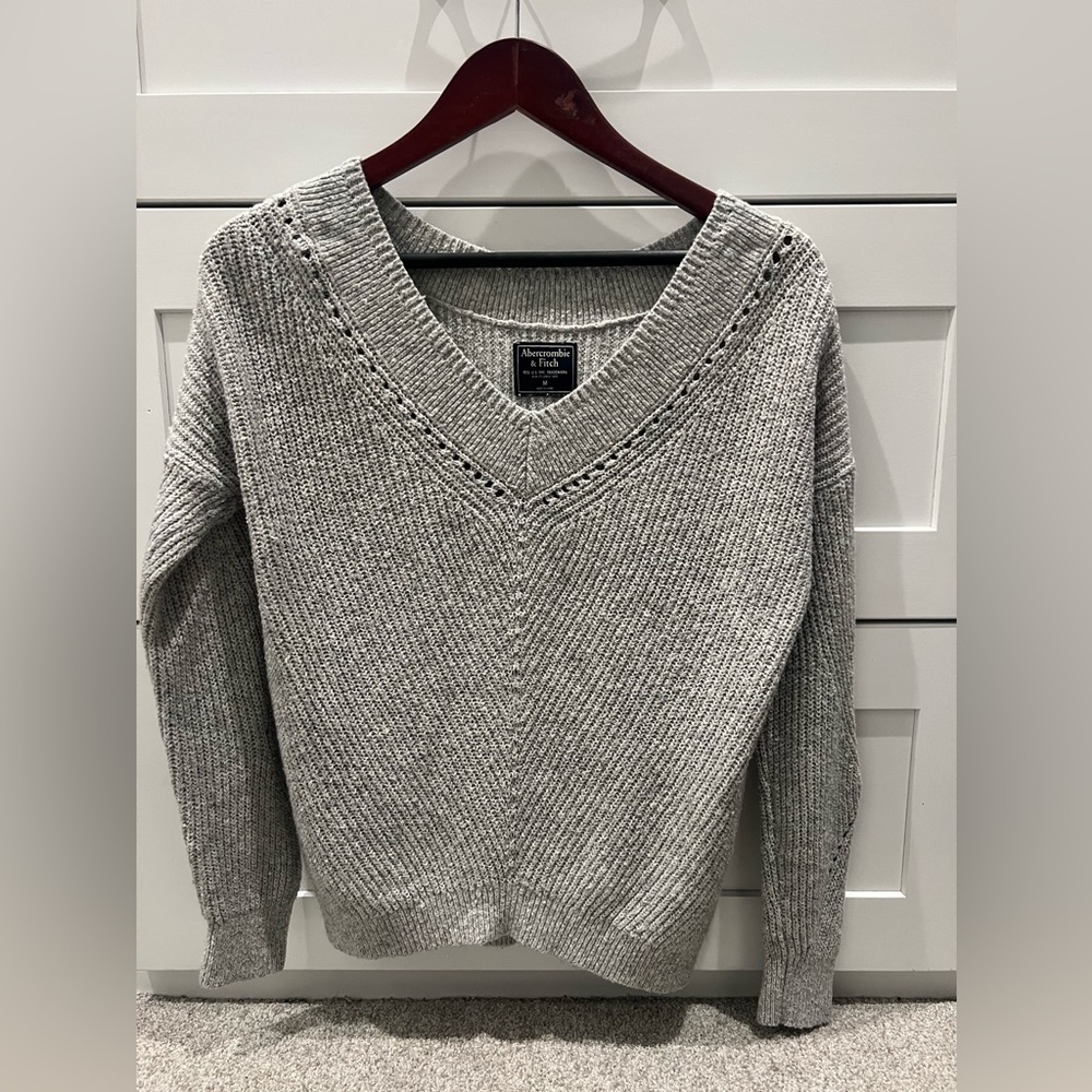 Abercrombie and Fitch gray sweater size medium